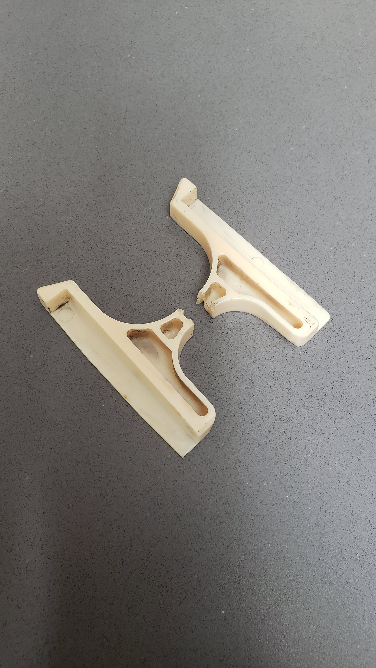 Broken door lock mechanism before