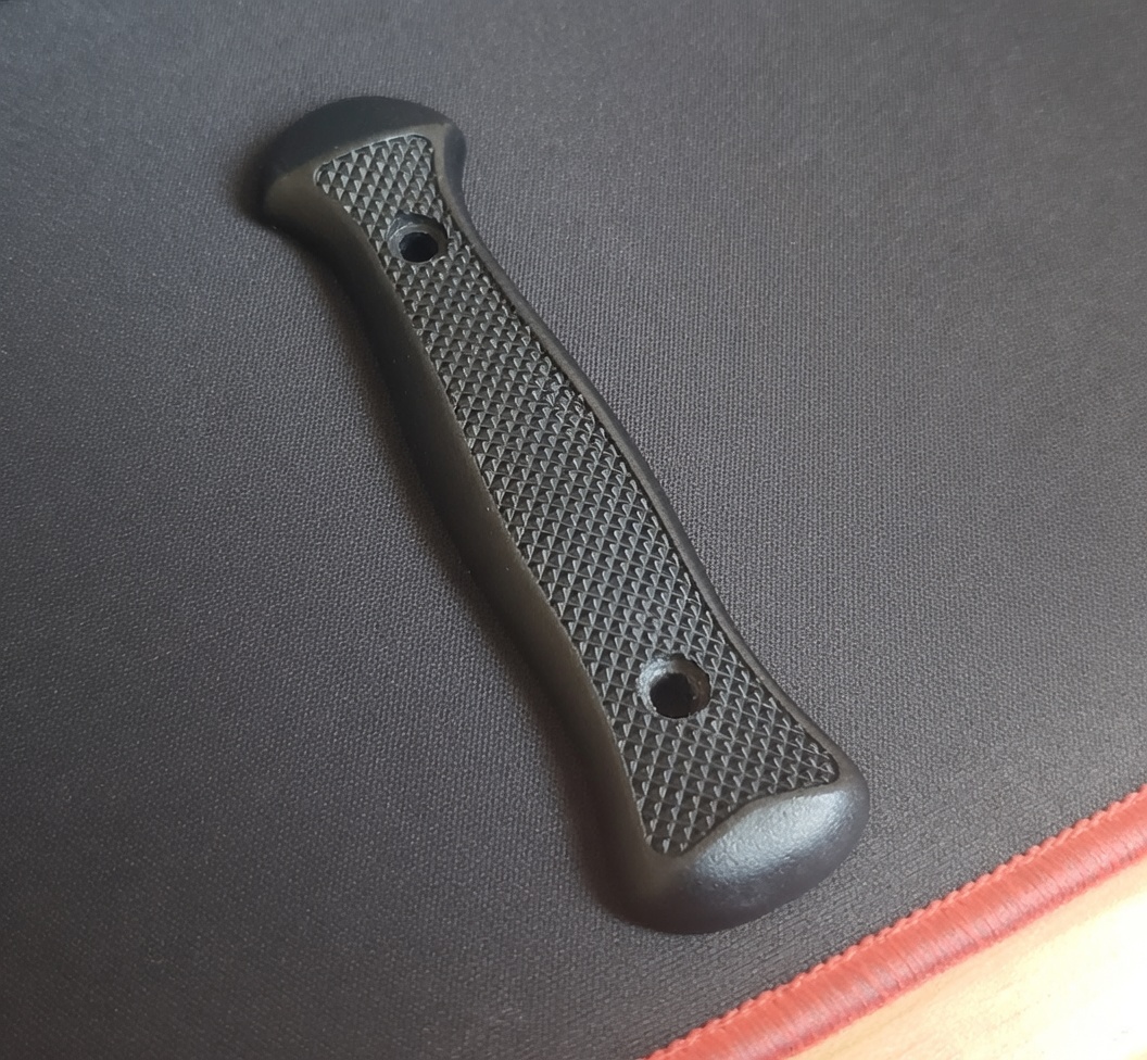 Knife scale before scanning